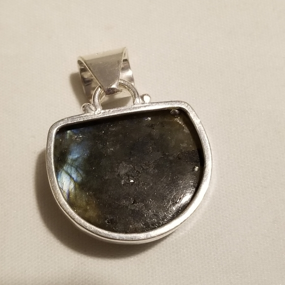 Sold on whatnot 🌻*Vintage Goddess Labradorite Silver Pendant - Picture 5 of 6